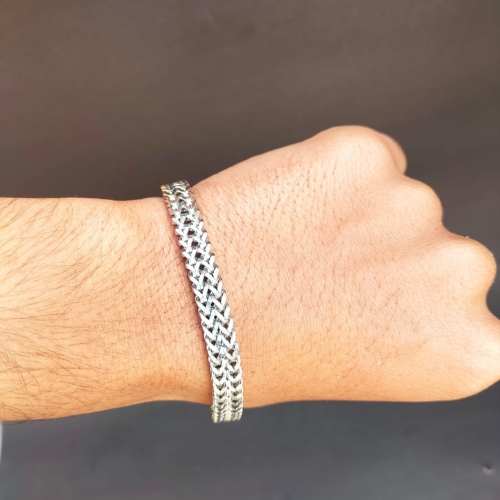 This is trending bracelet blends elegance with modern design